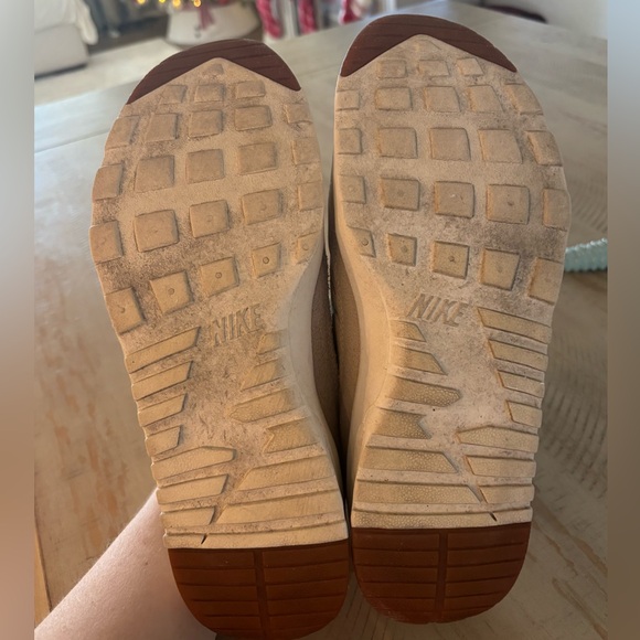 Tan Leather Nike Air Max Thea shoe - Picture 5 of 5